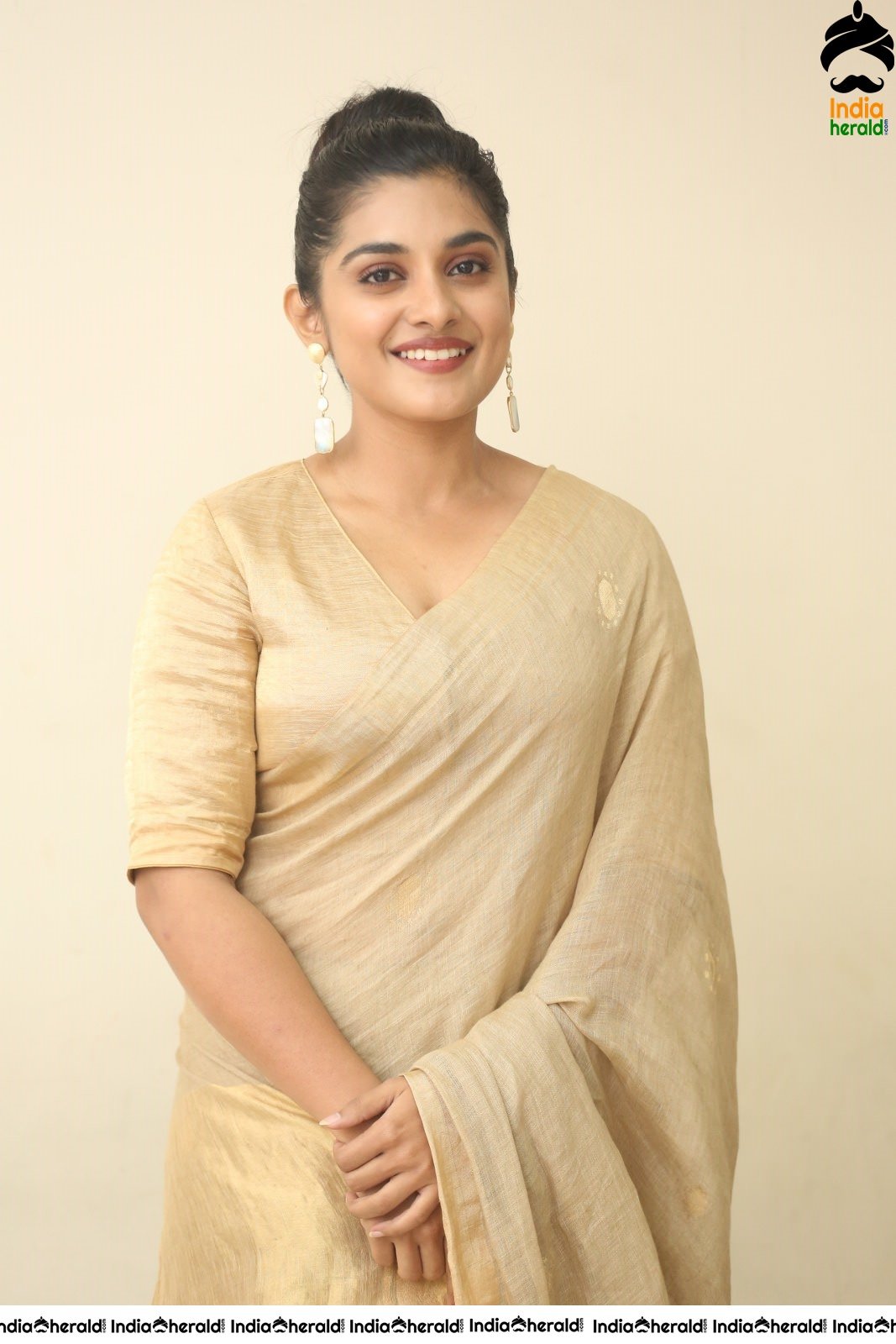 Nivetha Thomas Latest Hot Stills in Saree Set 2