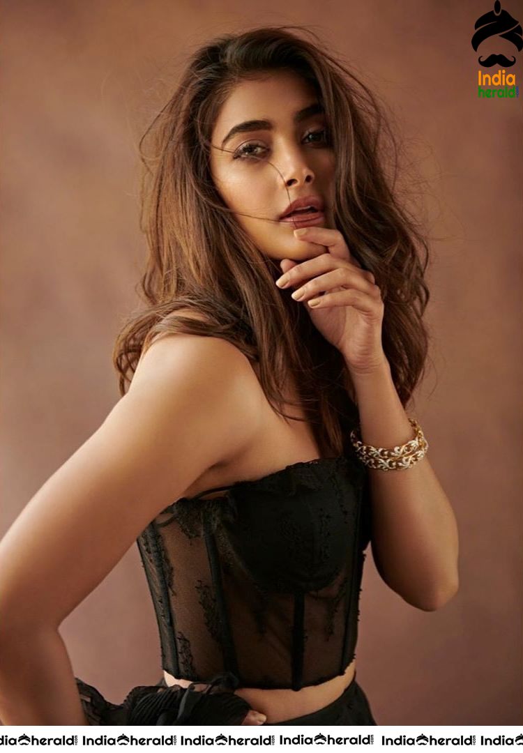 Pooja Hegde Hot Foxy and Bewitching Latest Photos Set 5