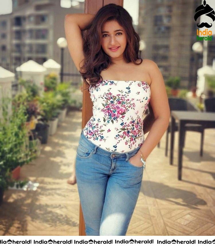 Poonam Bajwa Latest Hot Photos Set 1