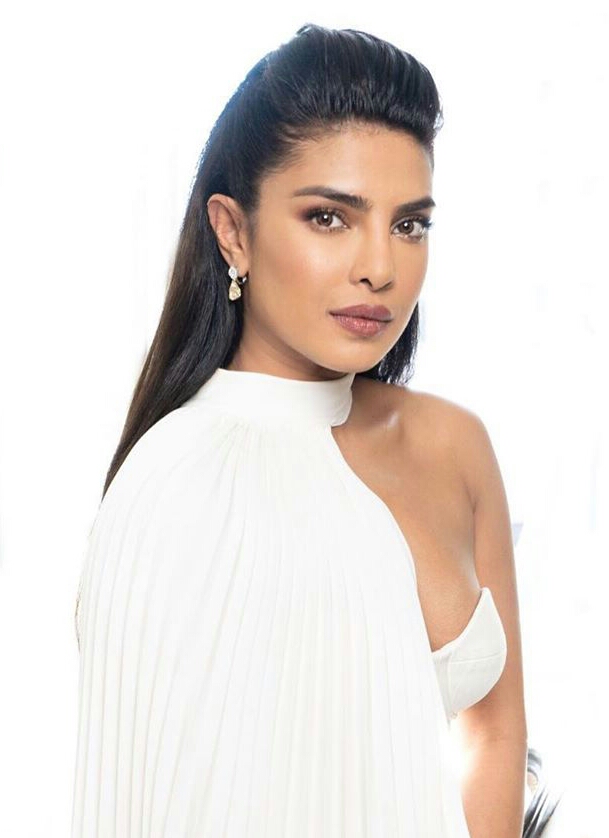 Priyanka Chopra Tempting Hot White Hot Photos