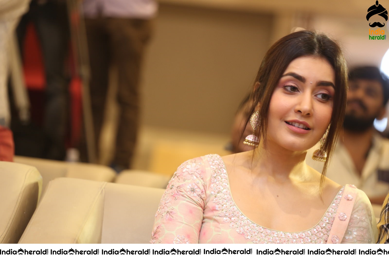 Raashi Khanna feels Shy when Producer praised her at the Event Set 2