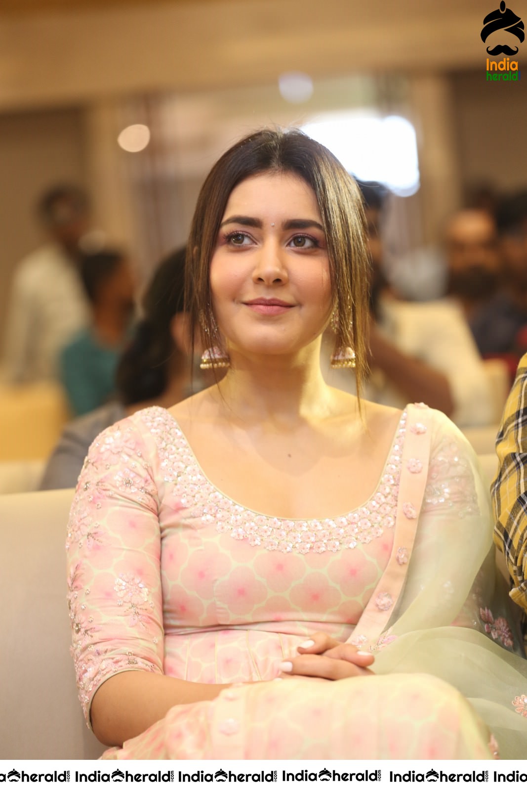 Raashi Khanna Looking Pretty and like a Wax Doll Set 1