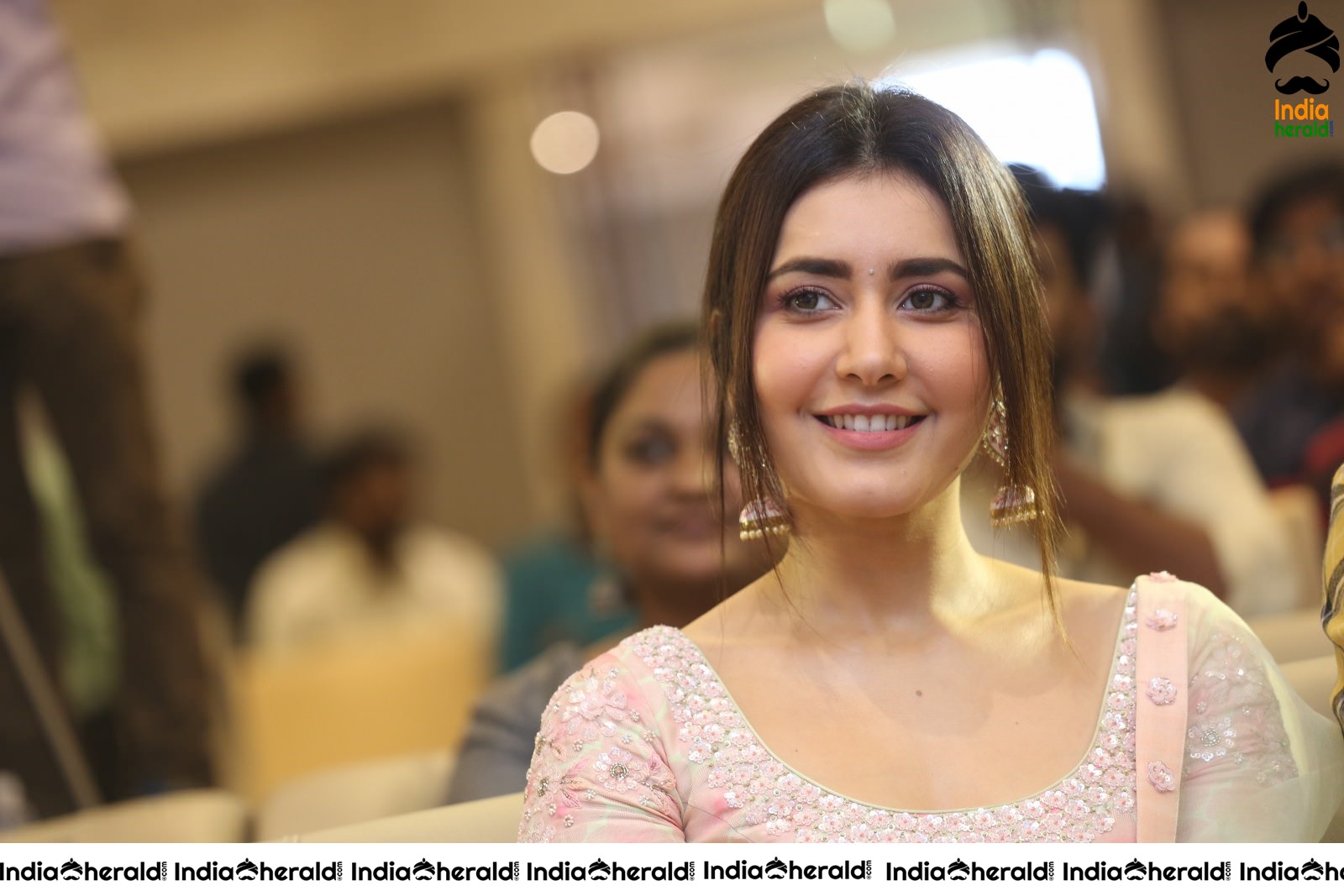 Raashi Khanna Looking Pretty and like a Wax Doll Set 1