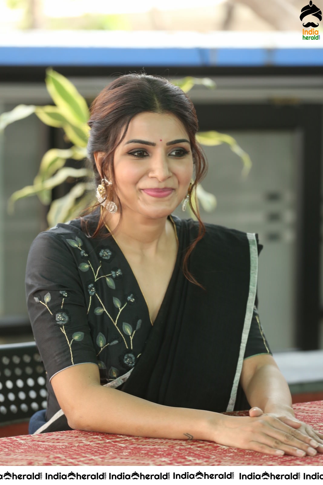 Samantha Just Teases our Temptations with her Lustful Face Expressions in these Latest Photos