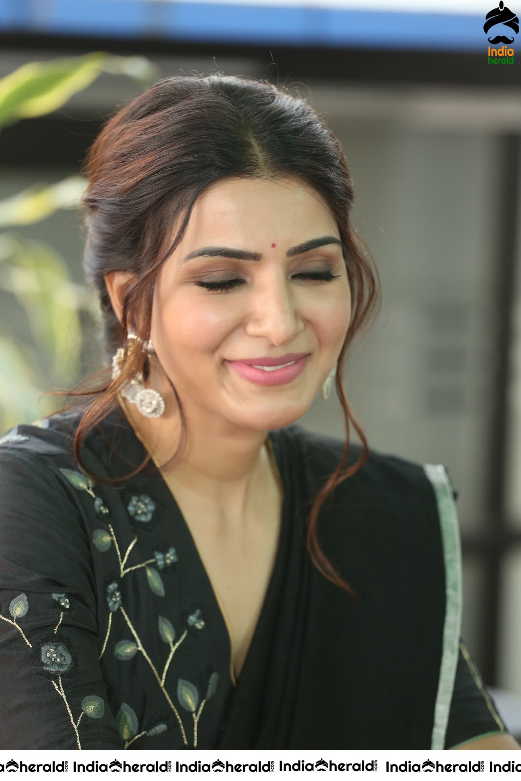 Samantha Just Teases our Temptations with her Lustful Face Expressions in these Latest Photos