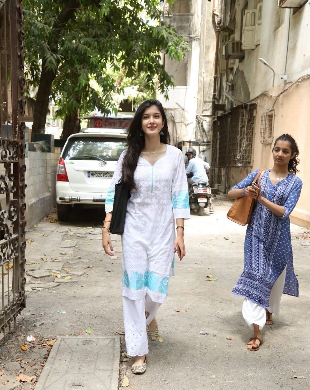 Sanjay Kapoor Daughter Shanaya Kapoor Seen At Bandra