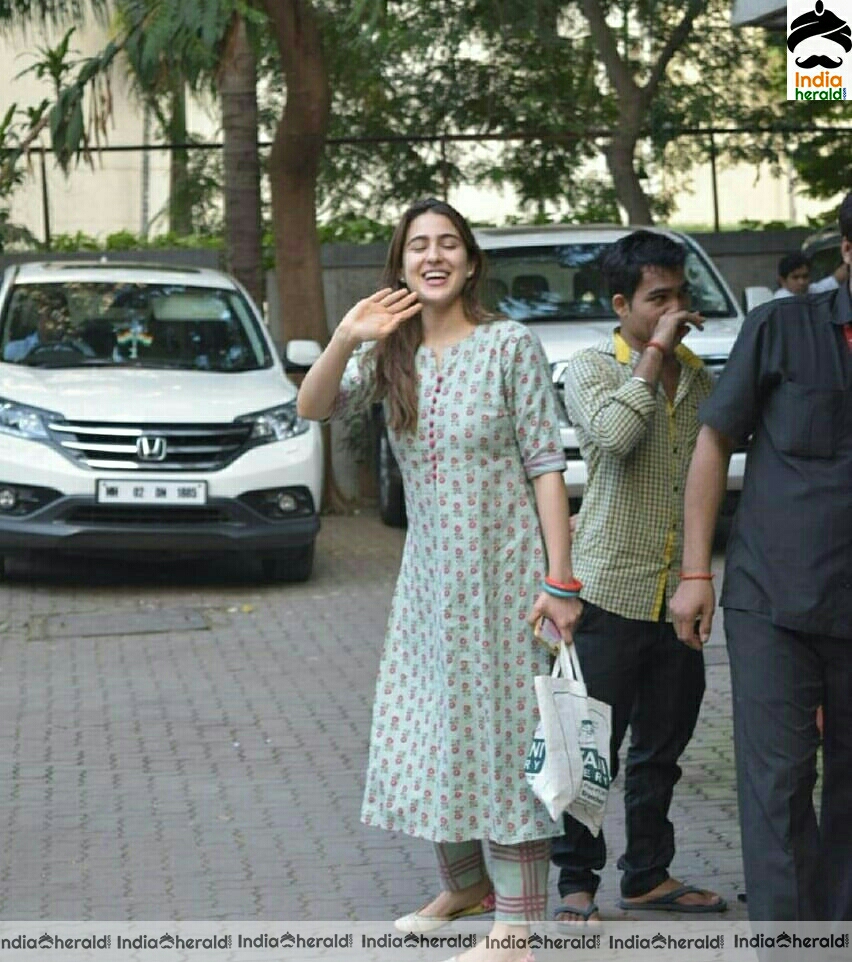 Sara Ali Khan looking Cute Without makeup in chudi stills