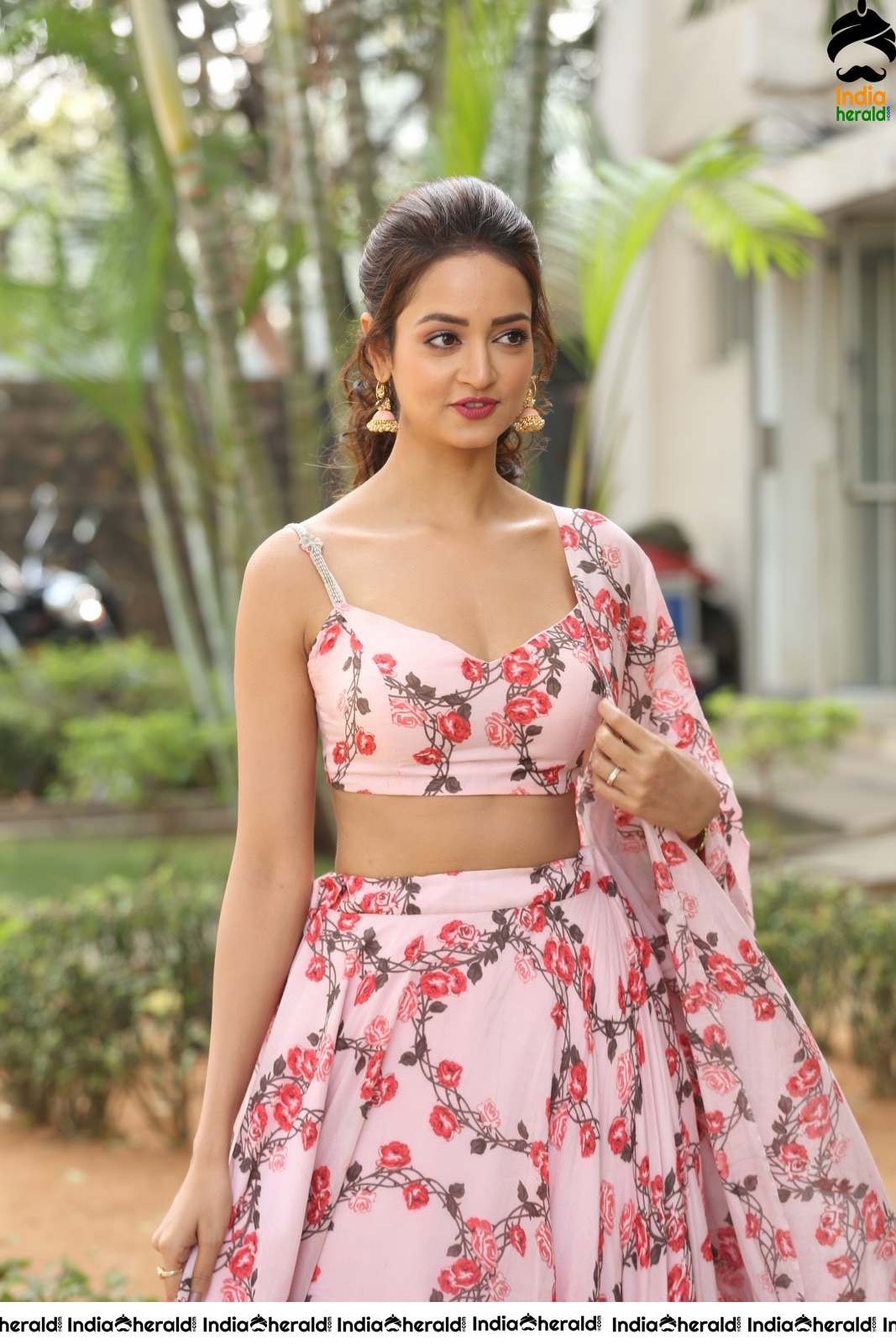 Shanvi Srivastava Hot Waistline Revealing Photos Set 1