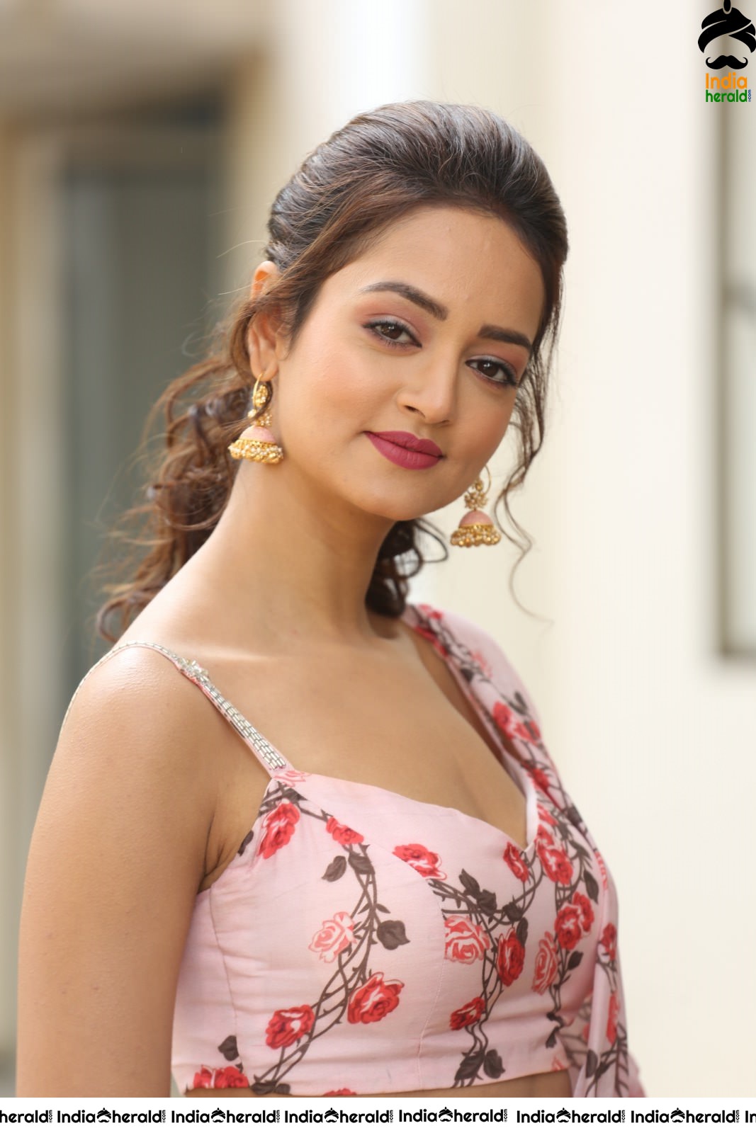 Shanvi Srivastava Hot Waistline Revealing Photos Set 2