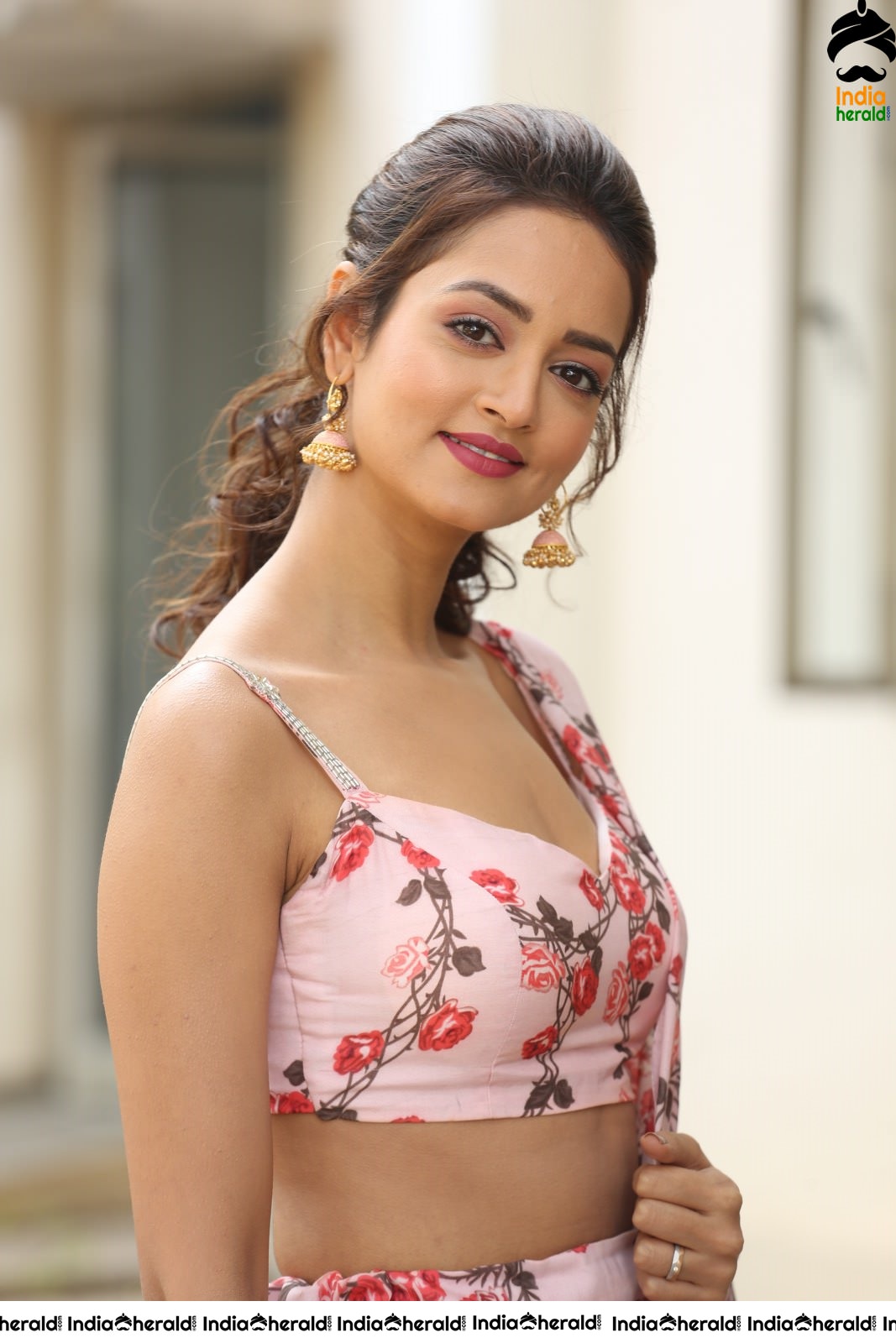 Shanvi Srivastava Hot Waistline Revealing Photos Set 2