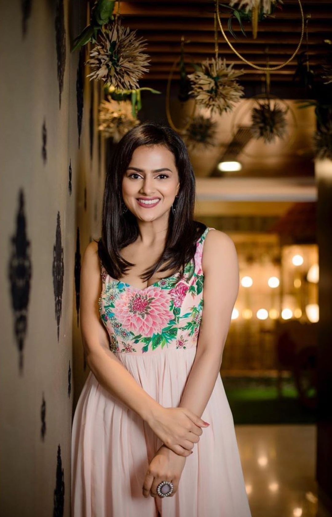 Shraddha Srinath Latest Hot Cleavage Exposing Photos