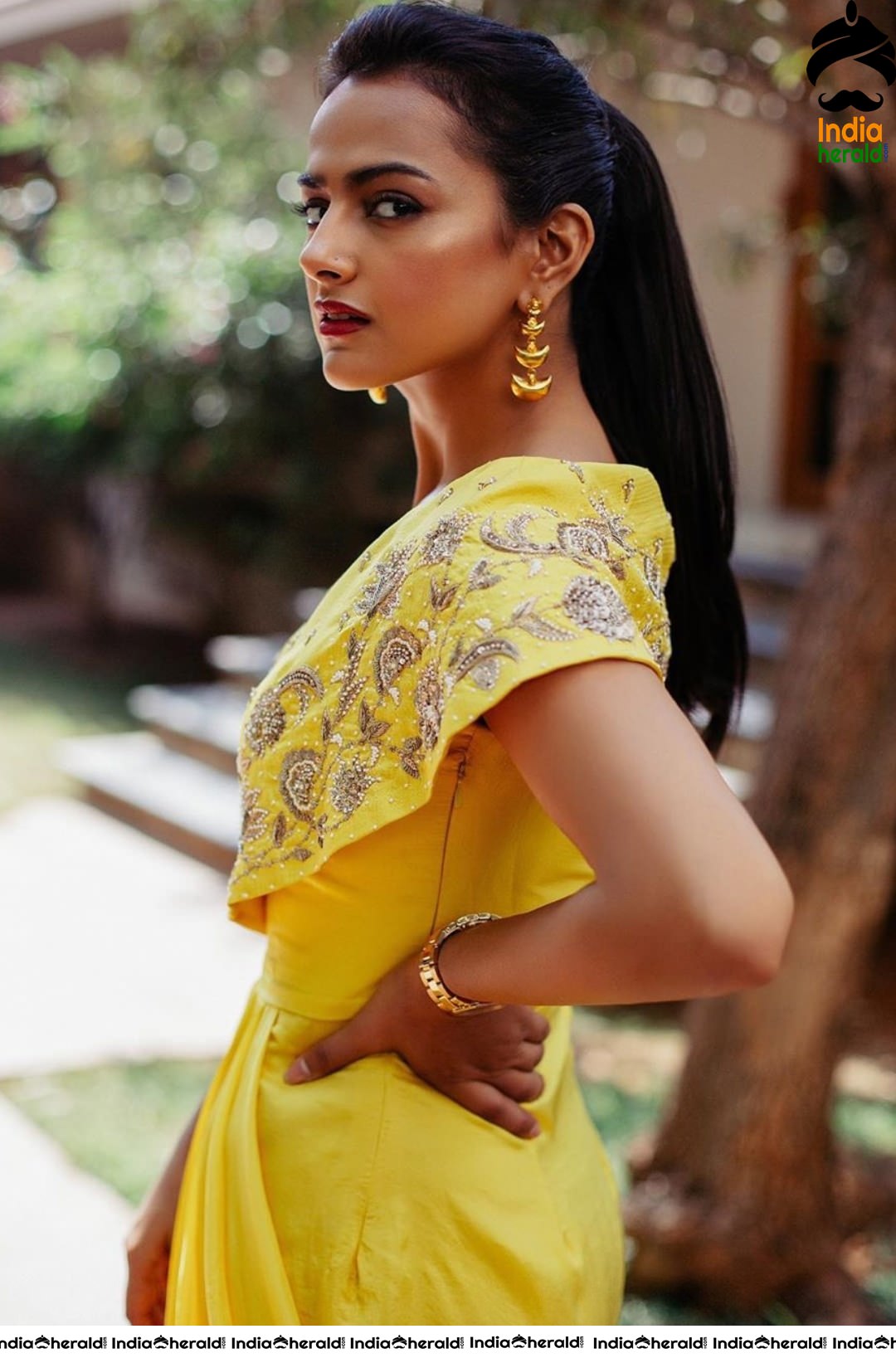 Shraddha Srinath Latest Sizzling Photos in Yellow