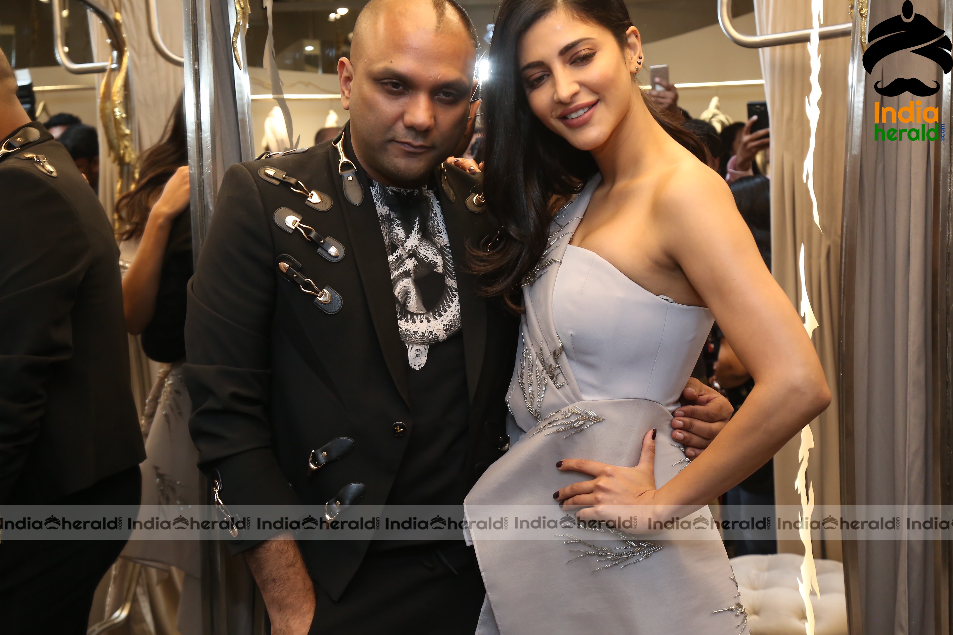 Shruti Hassan Hot at the Launch of Ace Couturier Set 2