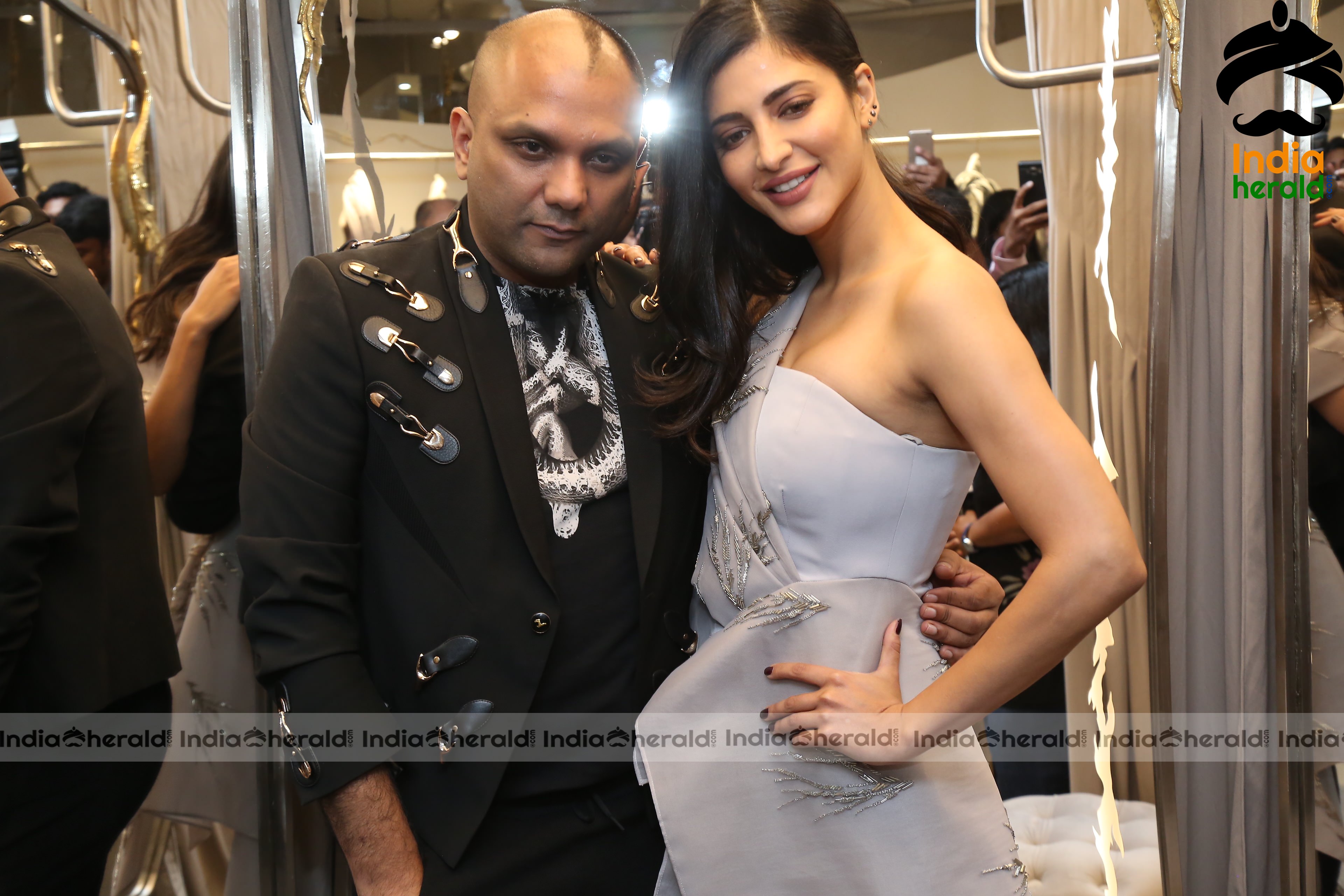 Shruti Hassan Hot at the Launch of Ace Couturier Set 2