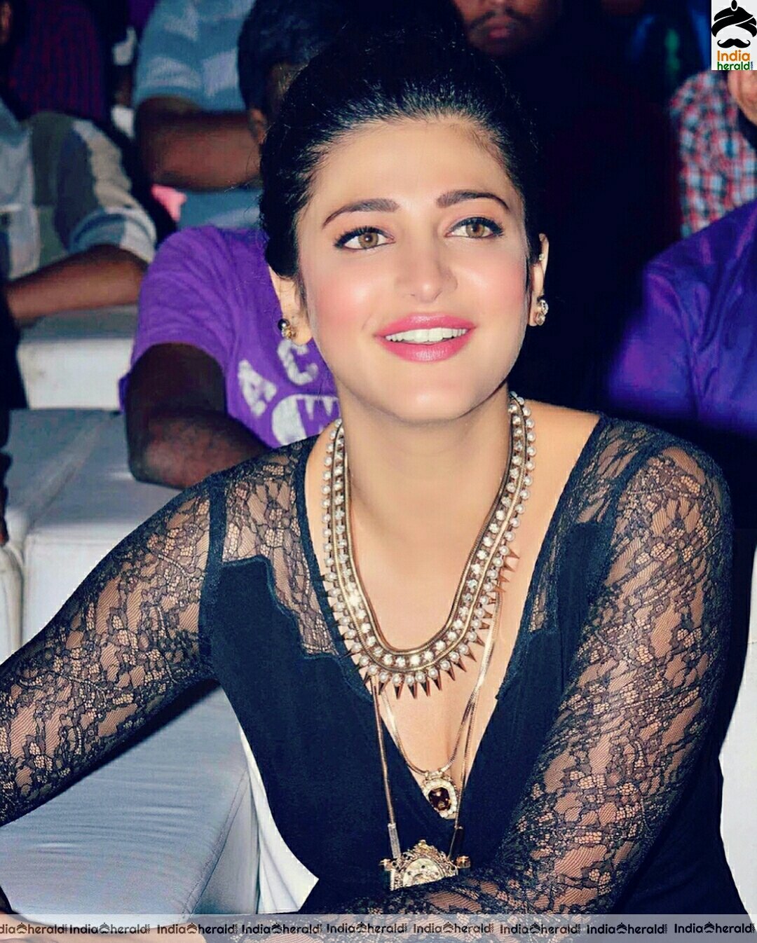 Shruti Hassan Hot Black Dress Stills