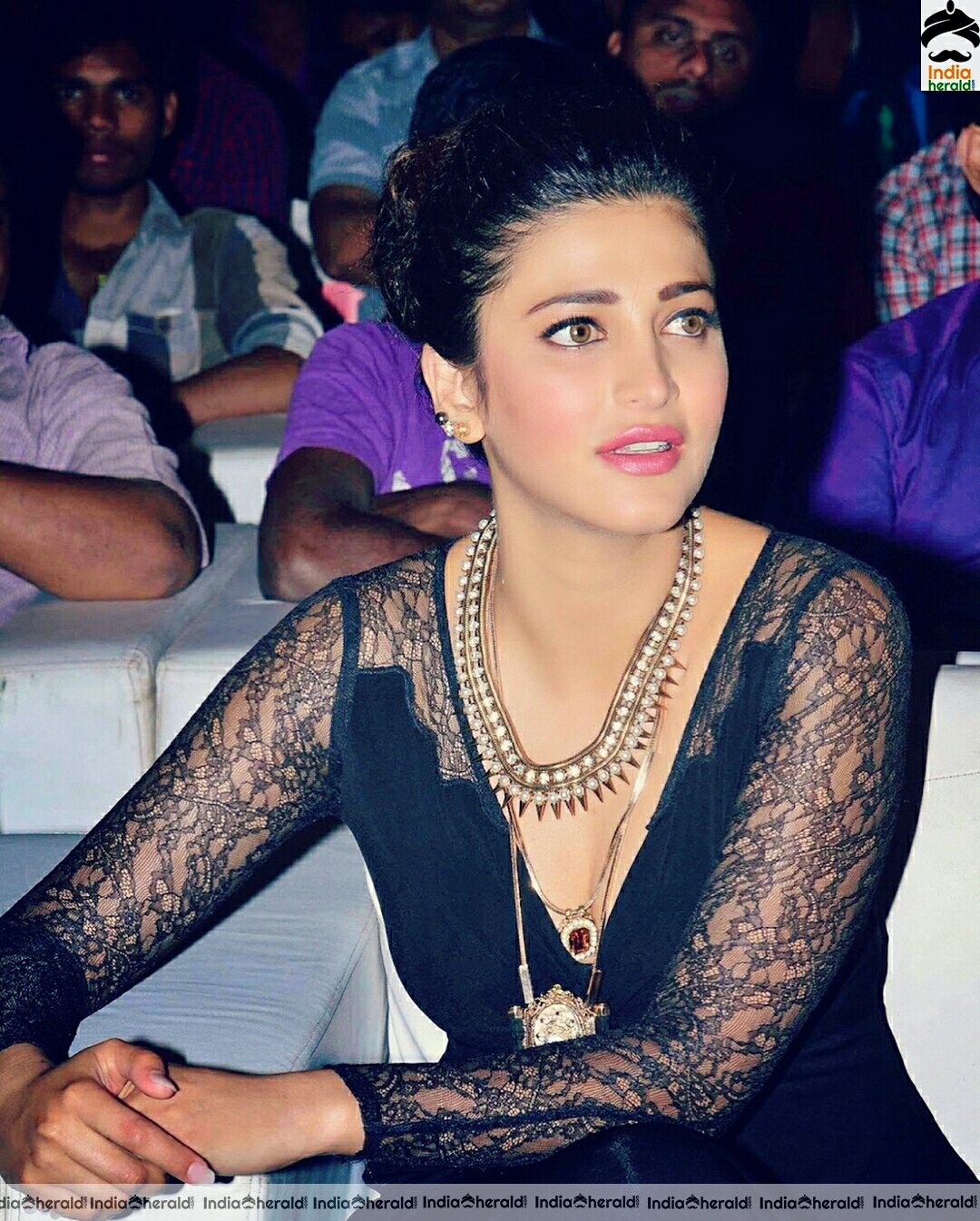 Shruti Hassan Hot Black Dress Stills