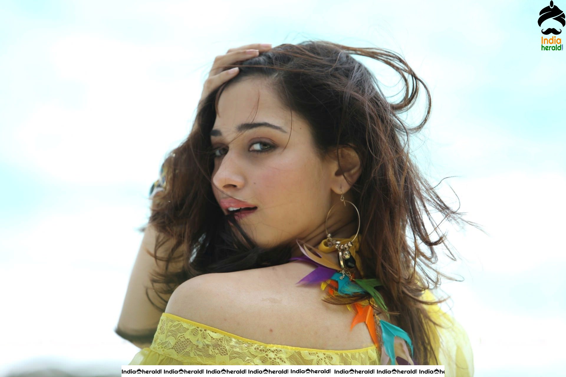 Sizzling Hot Tamannaah exposing her Milky White Belly and Navel Photos from Tadakha Set 2