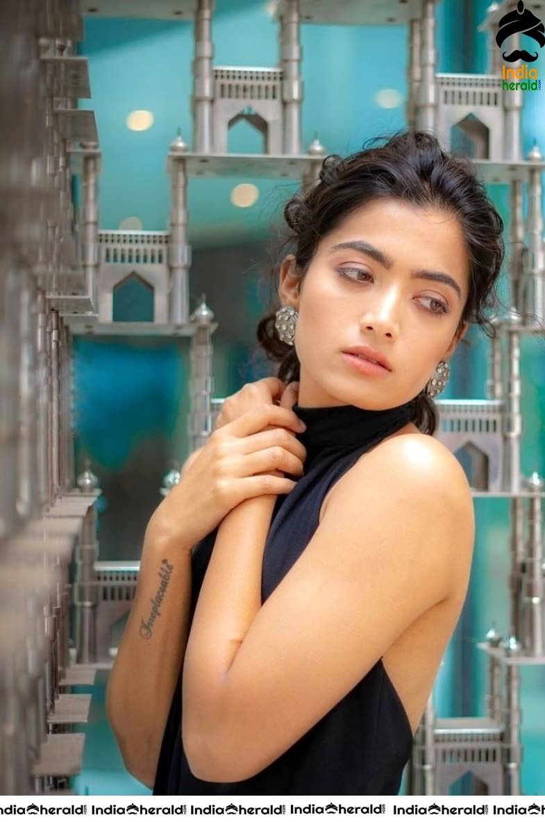 Sizzling Latest Hot Photos of Ravishing Rashmika Mandanna