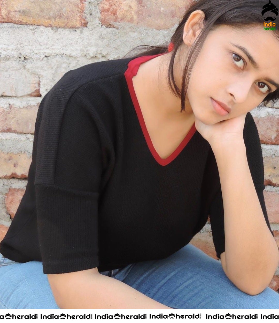 Sri Divya Latest Cute Photos without any makeup due to Corona Lockdown