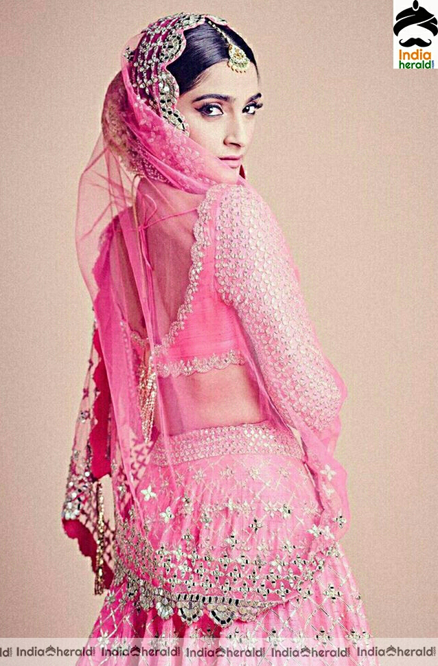 Statuesque Sonam kapoor in pink