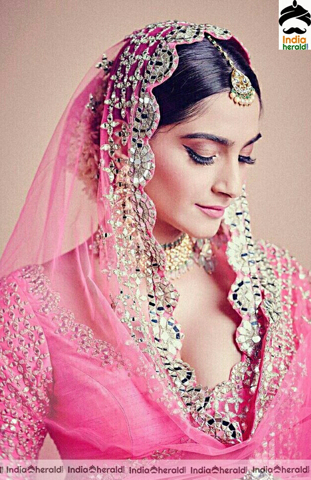 Statuesque Sonam kapoor in pink