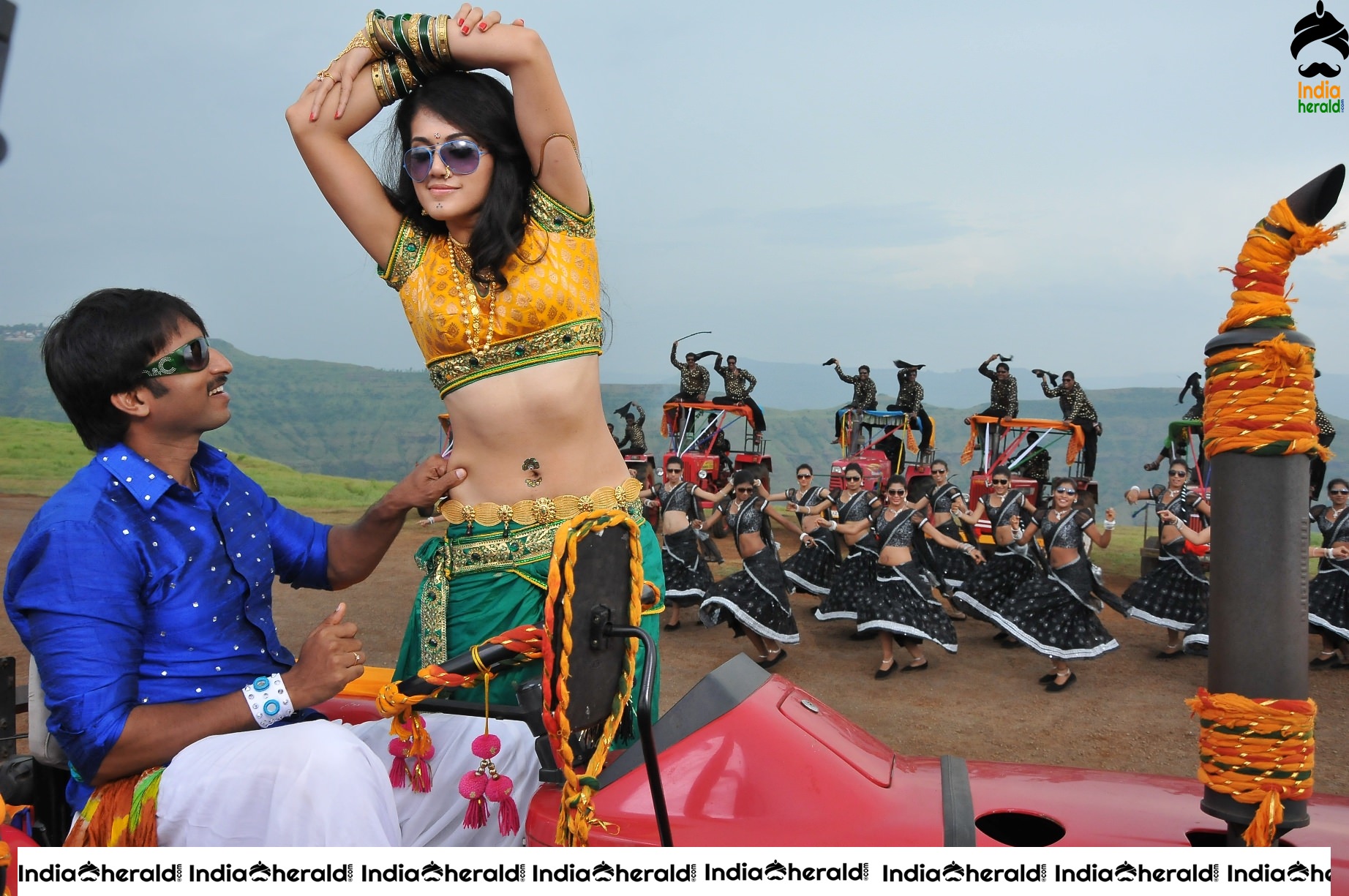 Taapsee Hot Photos exposing her White Belly and Navel Set 2