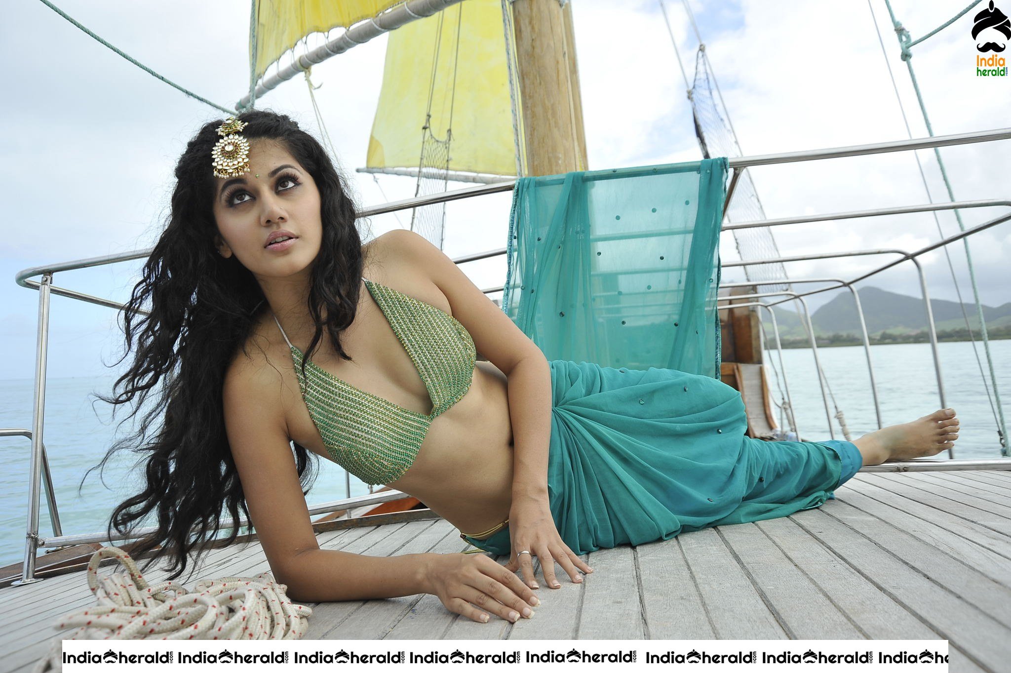 Taapsee Hot Photos exposing her White Belly and Navel Set 2