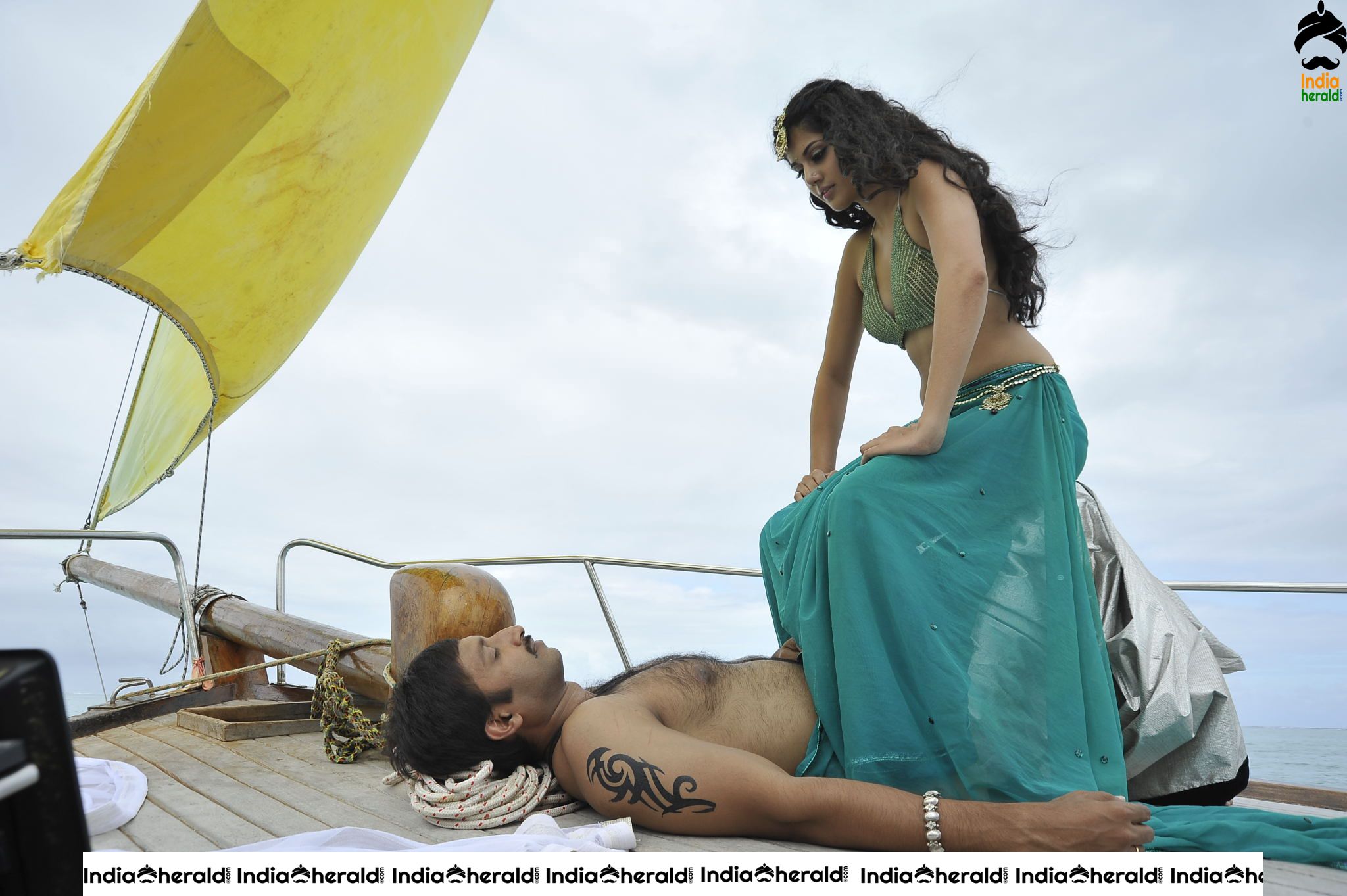 Taapsee Hot Photos exposing her White Belly and Navel Set 2