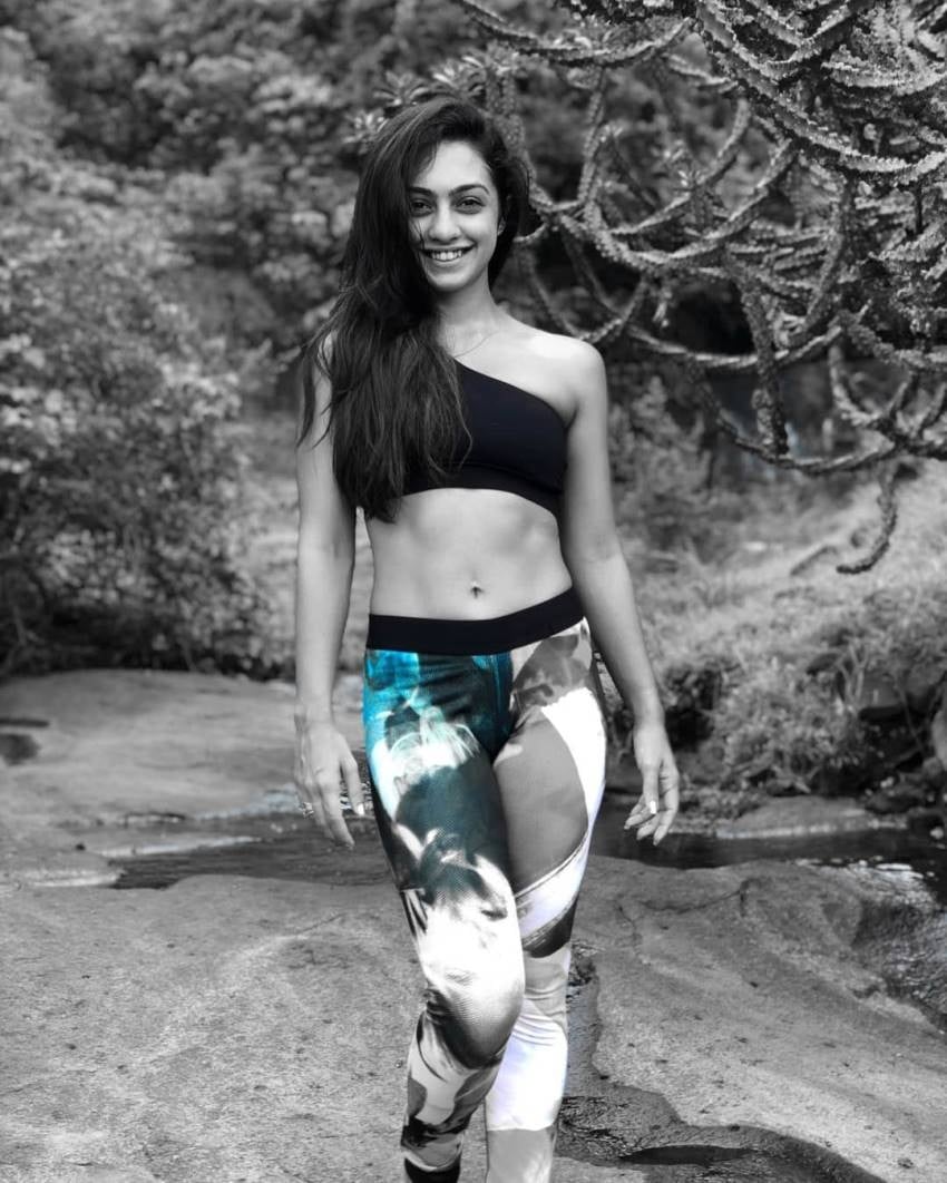 TV Actress Abigali Pande Hot Topless Yoga Photos Goes Viral Set 1