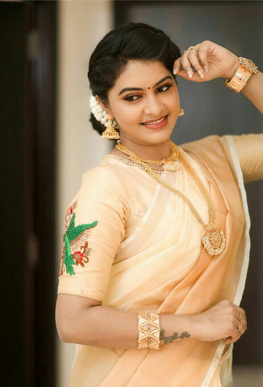 tv actress rachitha cute poses in traditional saree1