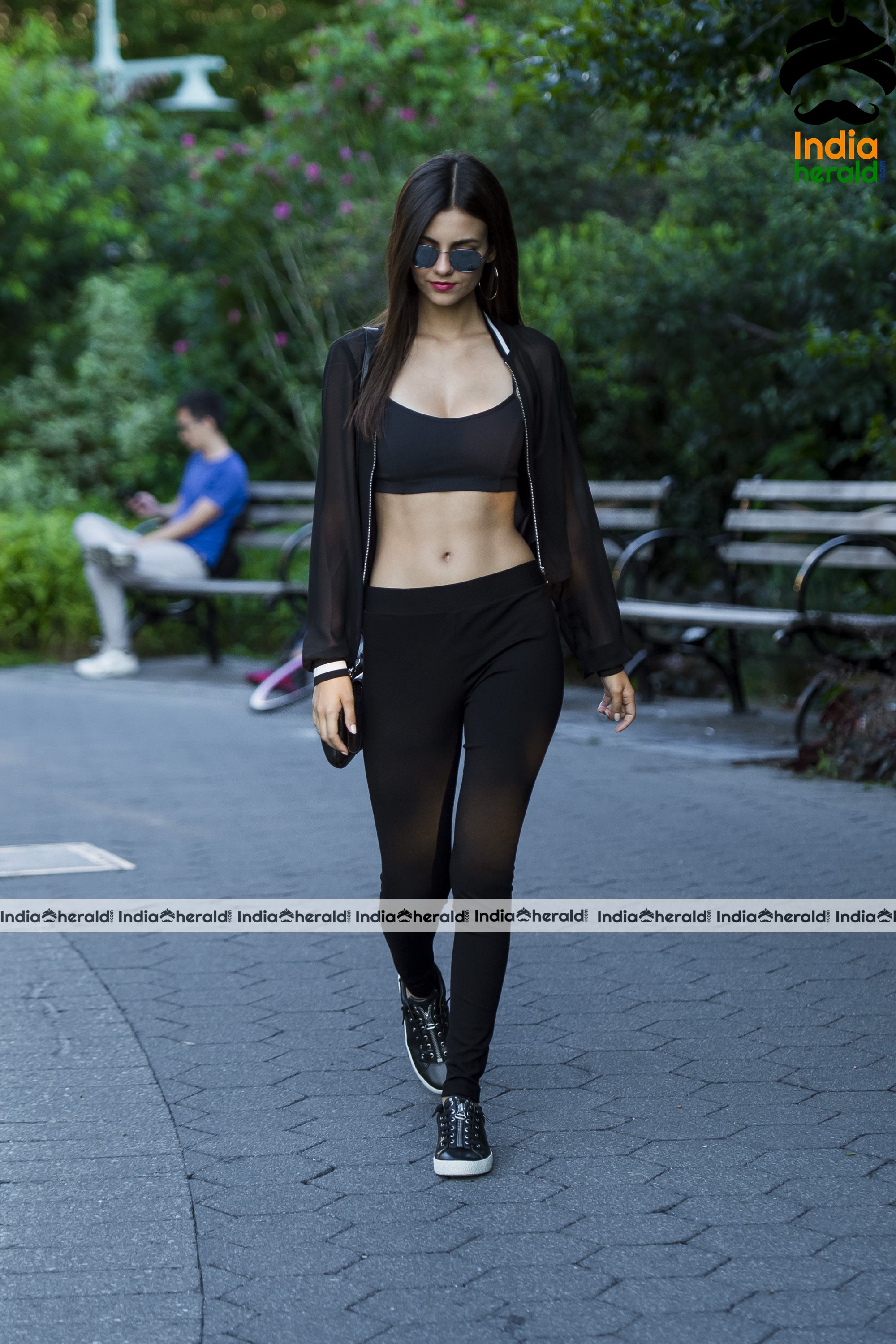 Victoria Justice Showing Her Midriff While walking In The Central Park At NYC