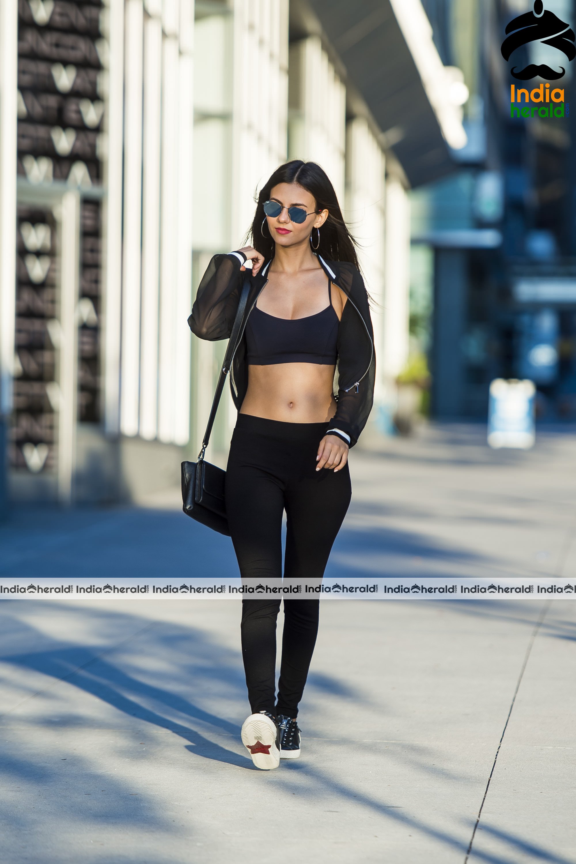 Victoria Justice Showing Her Midriff While walking In The Central Park At NYC