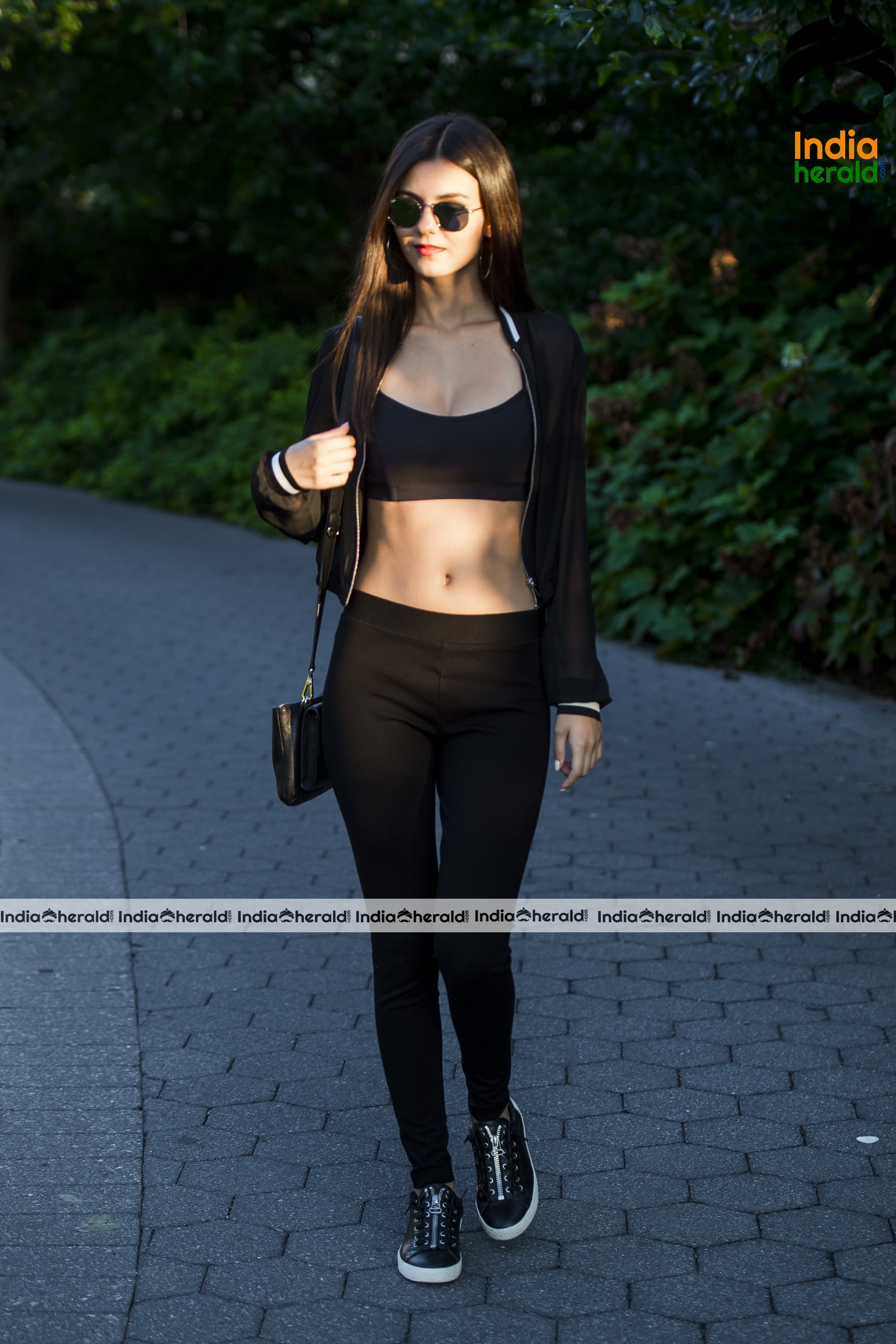 Victoria Justice Showing Her Midriff While walking In The Central Park At NYC