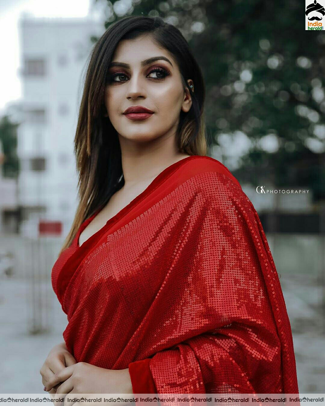 Yashika Aannand Hot Latest Red Saree Stills