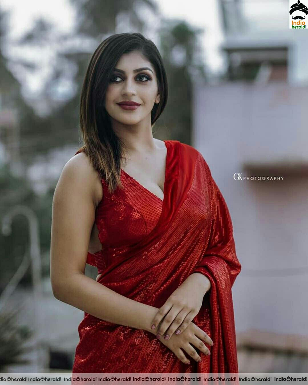 Yashika Aannand Hot Latest Red Saree Stills