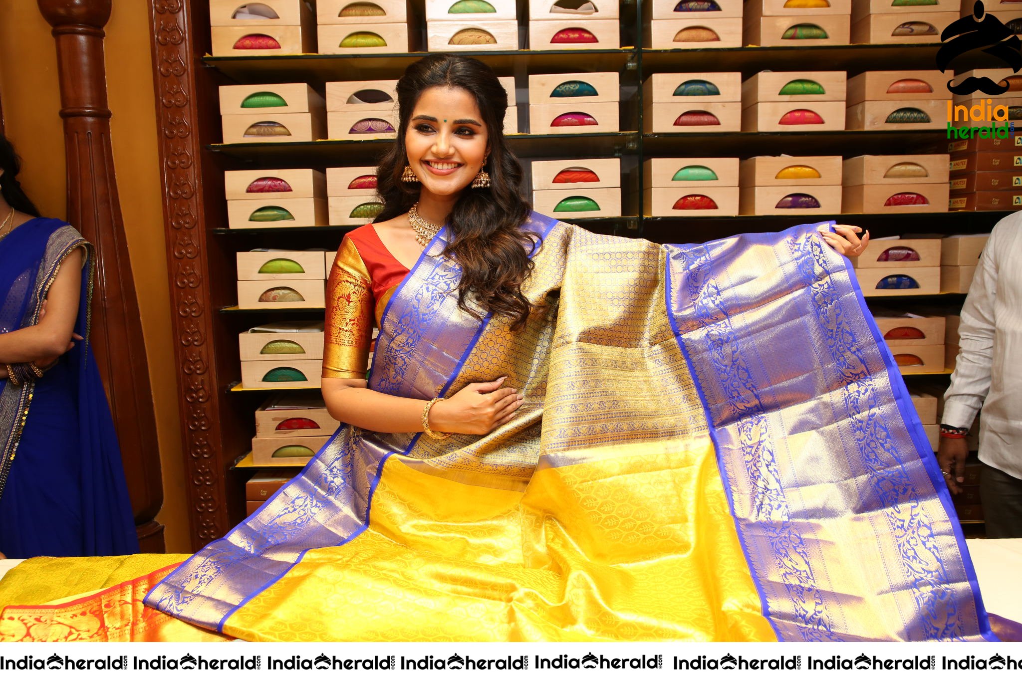 Anutex Shopping Mall Grand Festival Prizes And Collection Launched By Actress Anupama Parameswaran Set 5