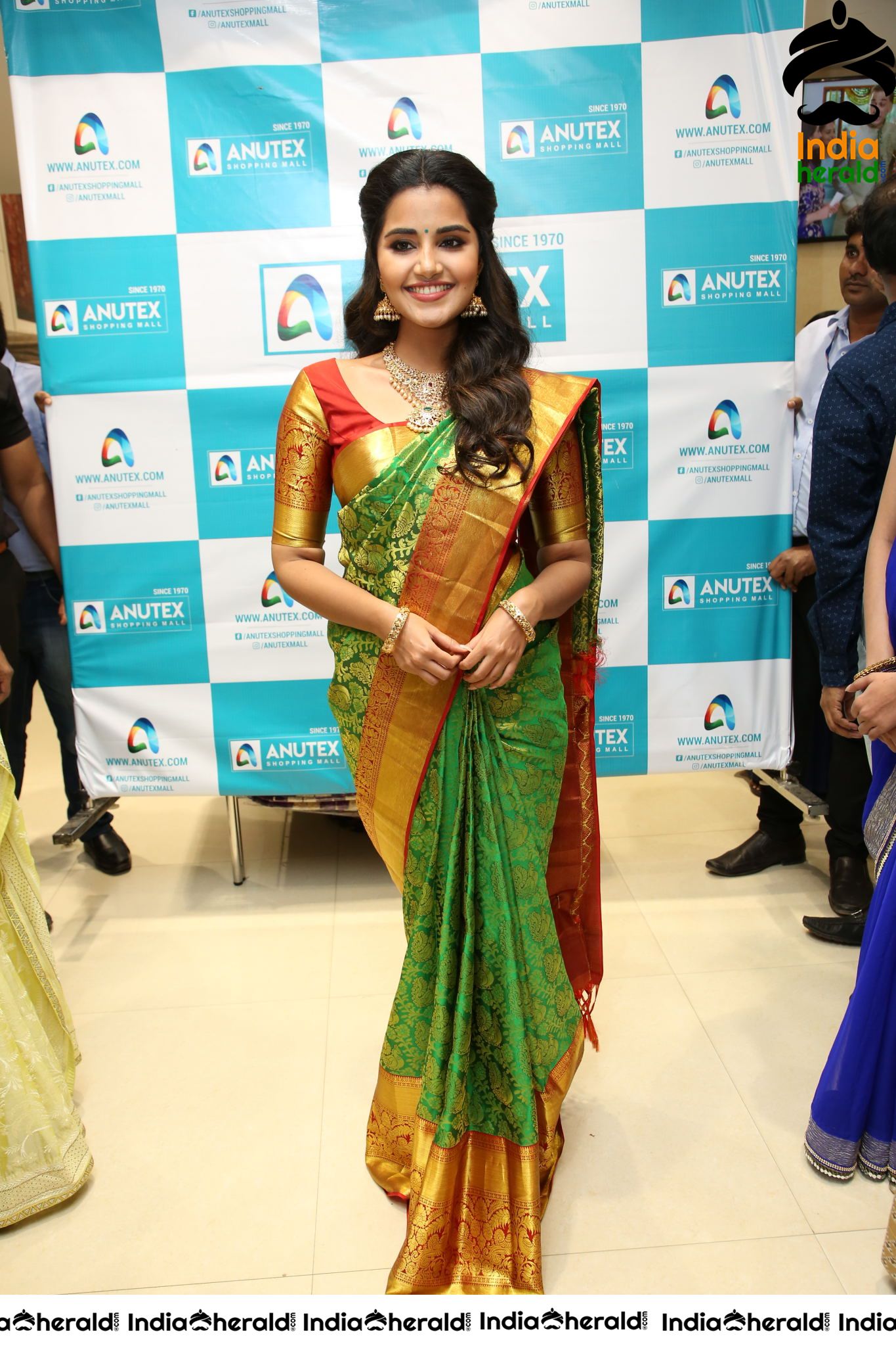 Anutex Shopping Mall Grand Festival Prizes And Collection Launched By Actress Anupama Parameswaran Set 5