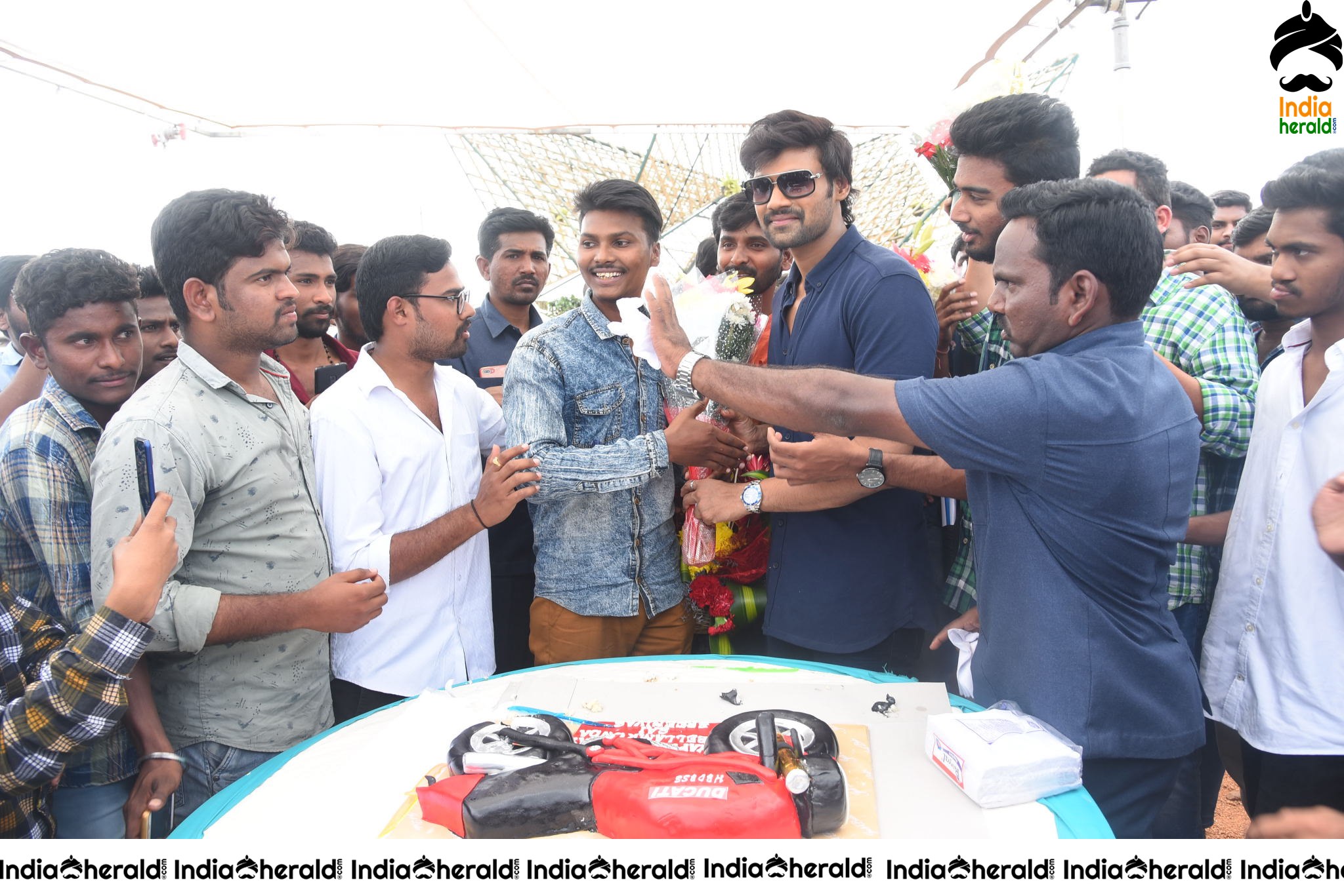 Bellamkonda Sai Sreenivas Birthday Celebrations in the Sets of BSS8 Set 5