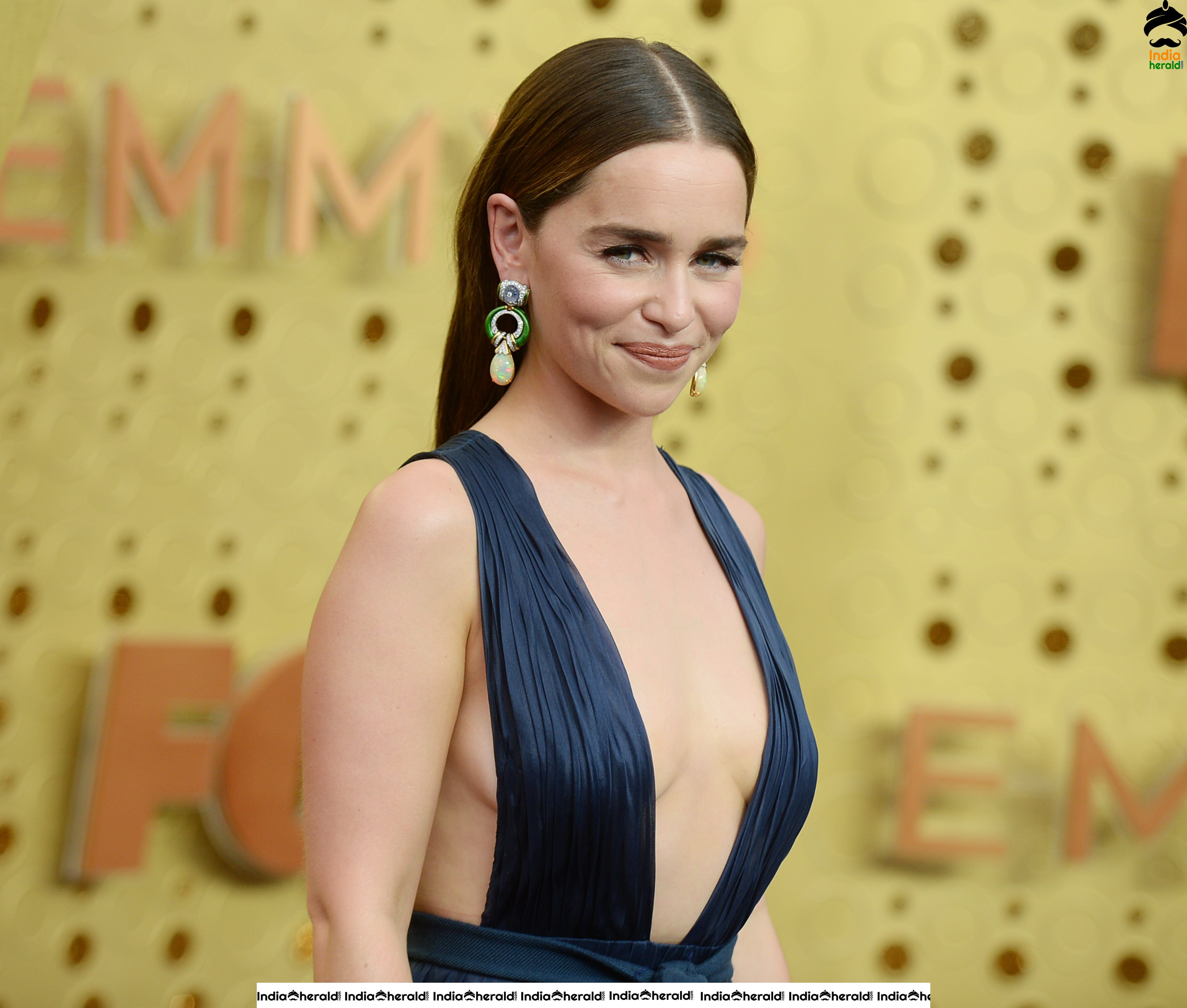 Emilia Clarke Hot At 71st Emmy Awards In Los Angeles Set 2