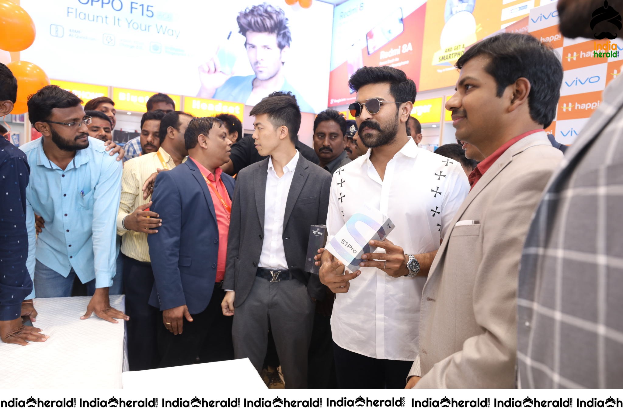 HAPPI MOBILES GRAND LAUNCH OF 60TH STORE BY RAM CHARAN AT VIJAYAWAD Set 3