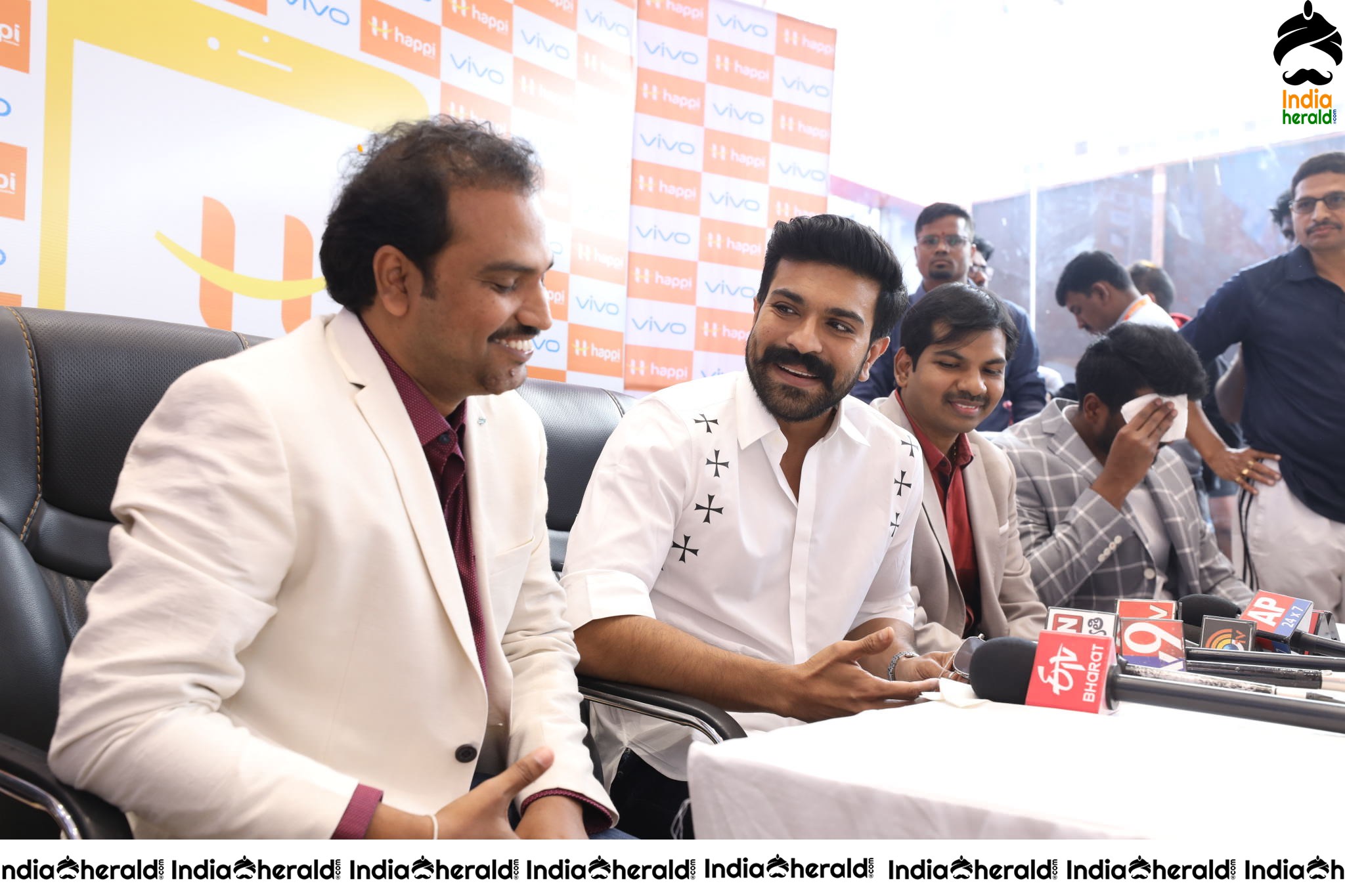 HAPPI MOBILES GRAND LAUNCH OF 60TH STORE BY RAM CHARAN AT VIJAYAWAD Set 3