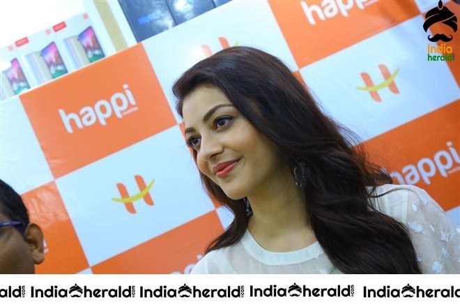 Kajal Aggarwal looking Angelic and cute at Happi Mobiles opening Set 1