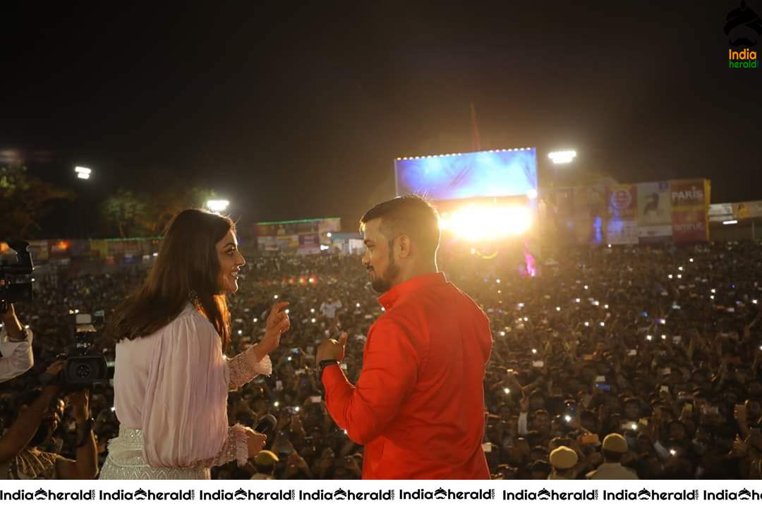 Kajal Aggarwal Looking Angelic in White before a massive crowd during a Public Event Set 5