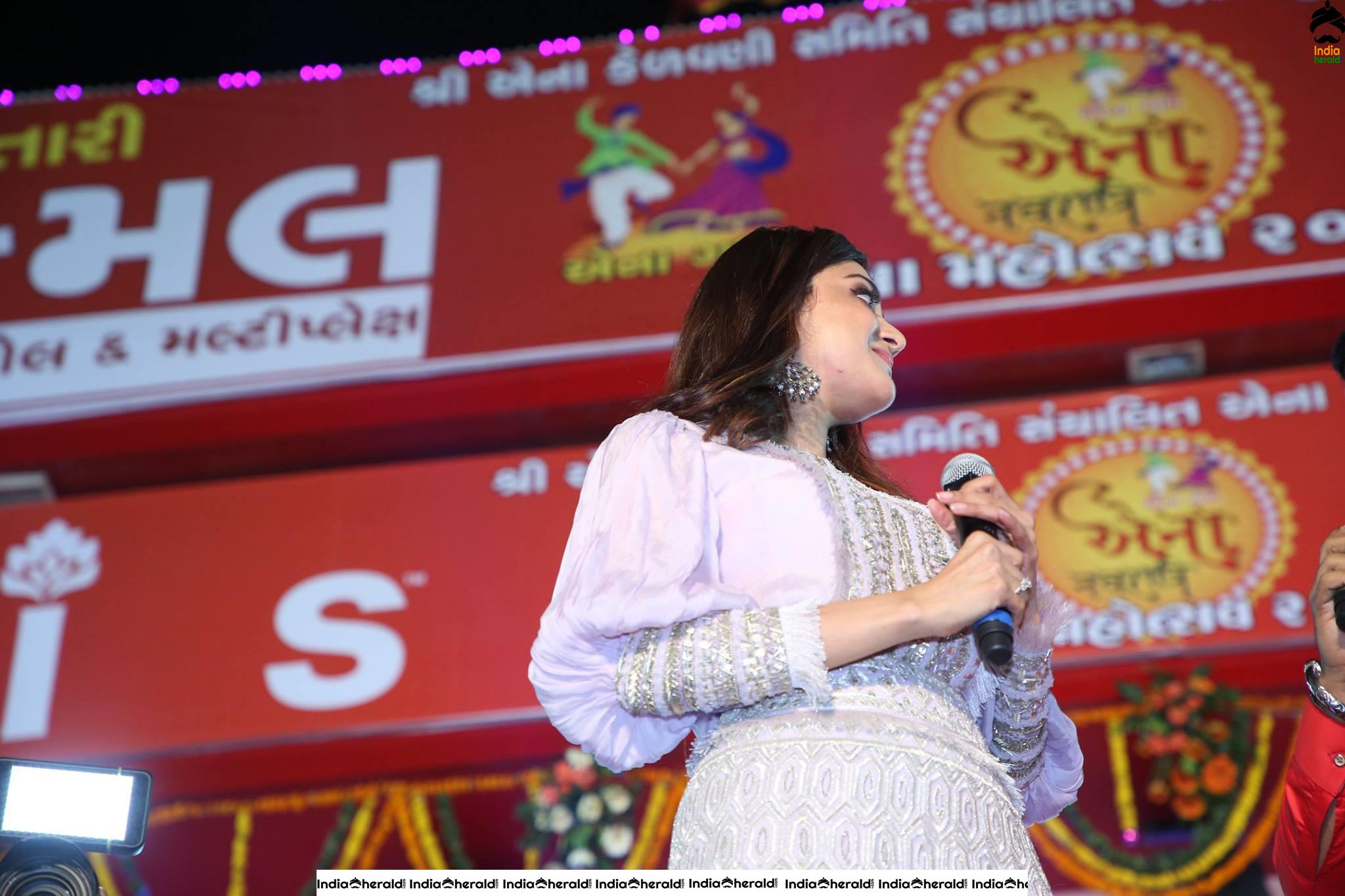 Kajal Aggarwal Looking Angelic in White before a massive crowd during a Public Event Set 6