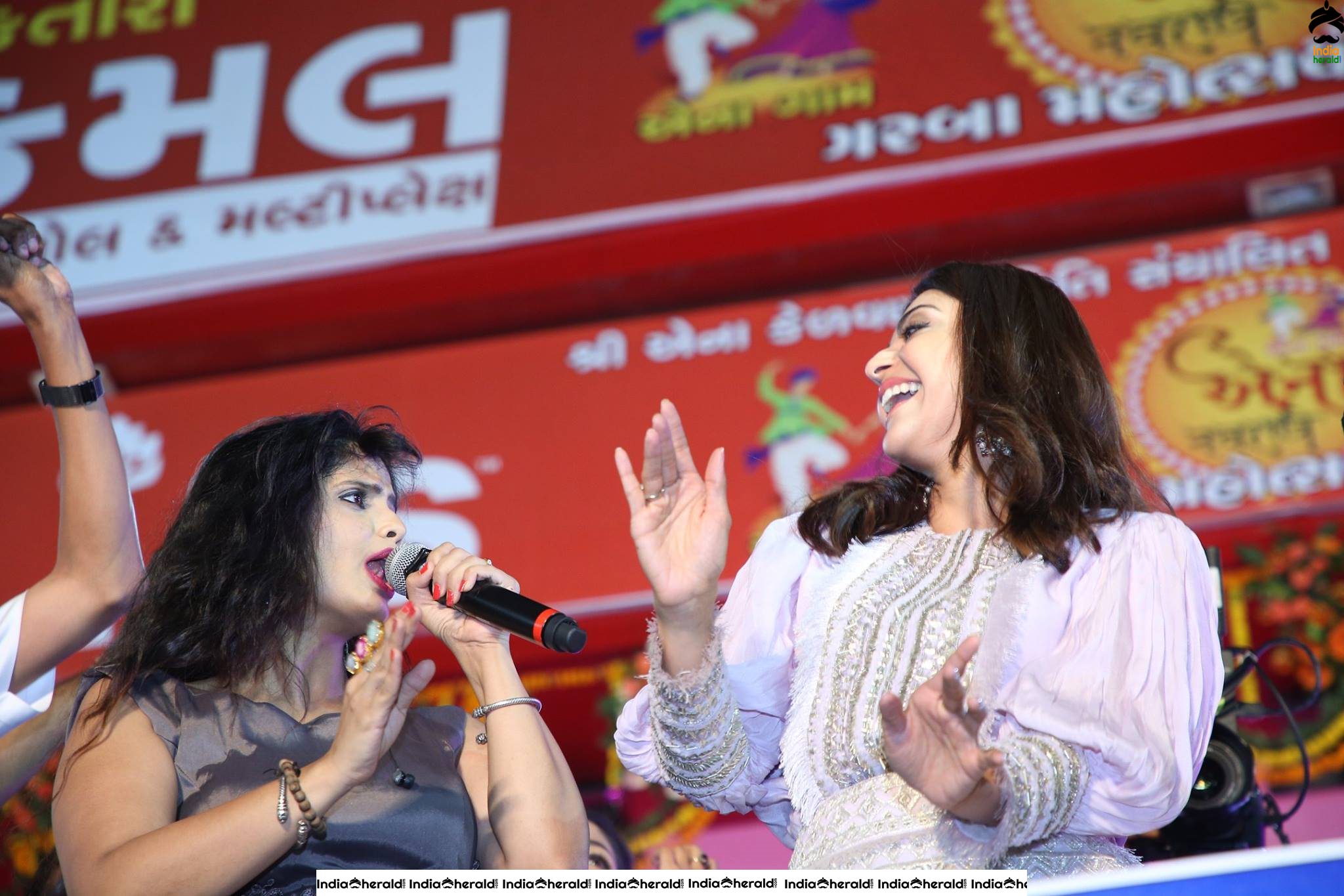 Kajal Aggarwal Looking Angelic in White before a massive crowd during a Public Event Set 6