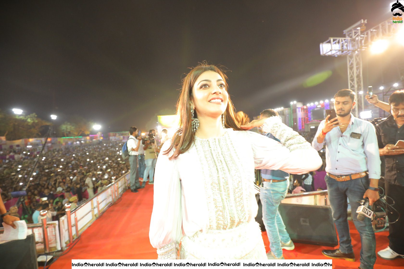 Kajal Aggarwal Looking Angelic in White before a massive crowd during a Public Event Set 8