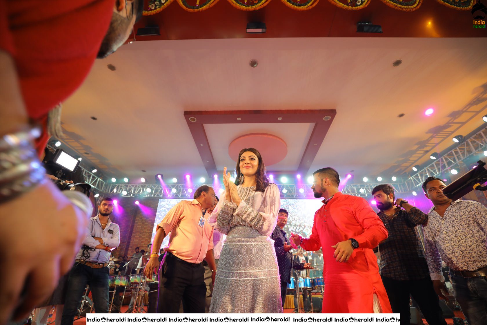 Kajal Aggarwal Looking Angelic in White before a massive crowd during a Public Event Set 8