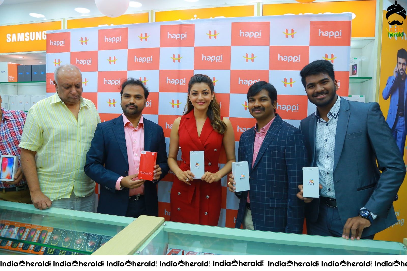 Kajal Aggarwal Red Hot Tempting Photos at Happi mobiles showroom inauguration Set 1