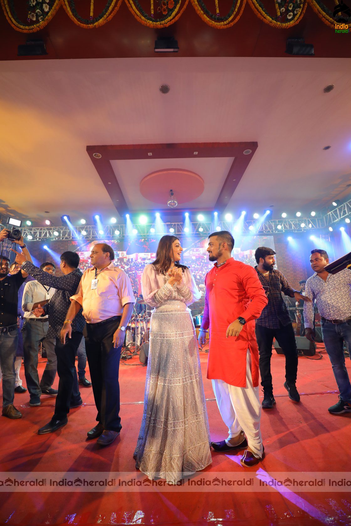 Kajal Aggarwal Surprise Visit at a Live Concert Show Event in Mumbai Set 4