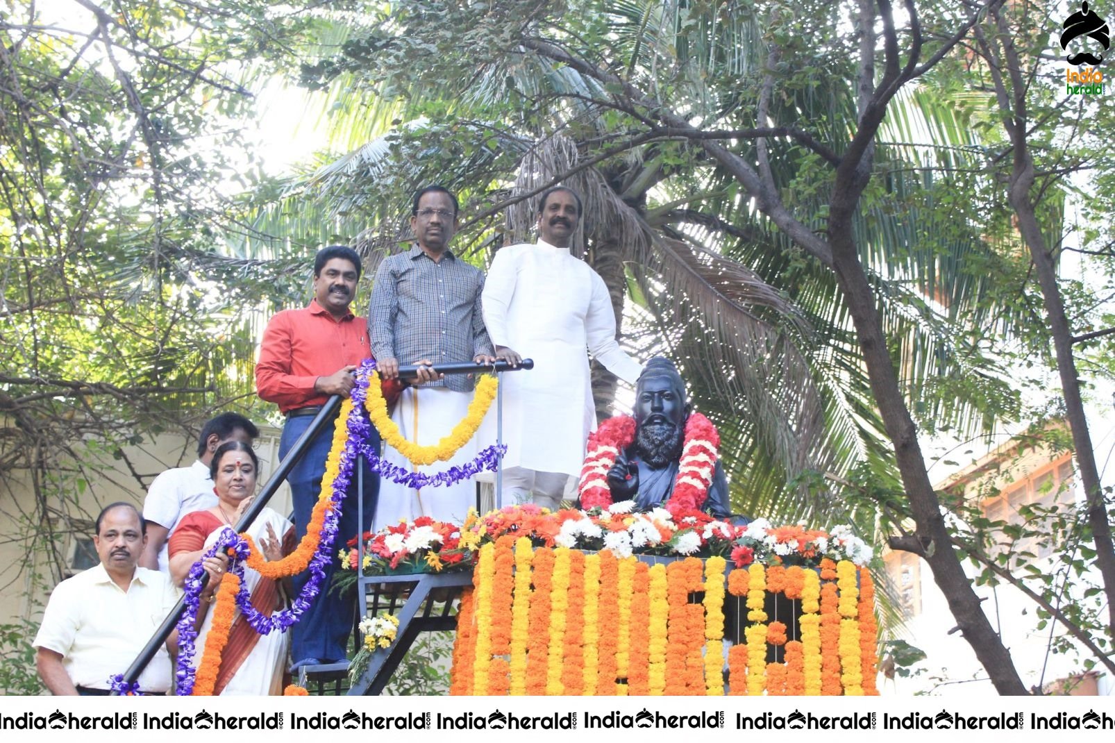 Kaviperarasu Vairamuthu celebrate thiruvalluvar thirunal